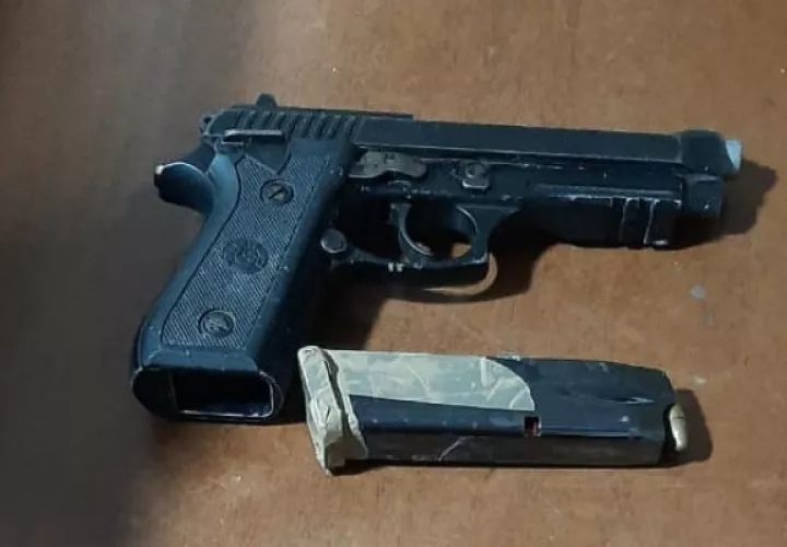 Una de las armas incautadas a los presuntos sicarios. Foto: Eric A. Montenegro.