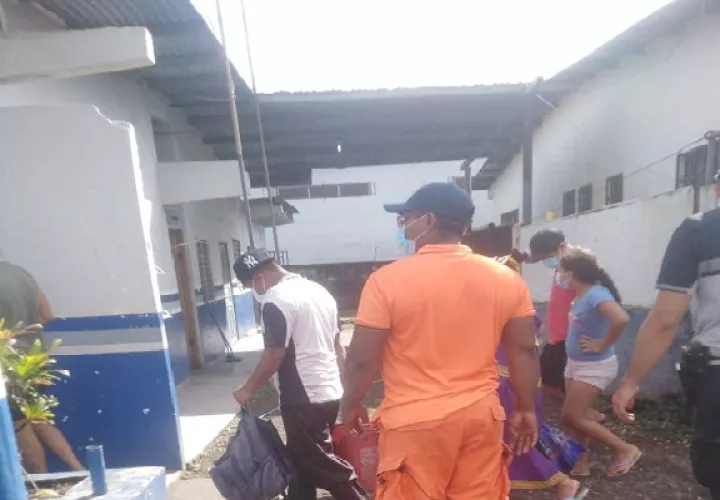 Las personas aprehendidas fueron conducidas por las autoridades ante el Juez de Paz del lugar, quien interpondrá las sanciones correspondientes.