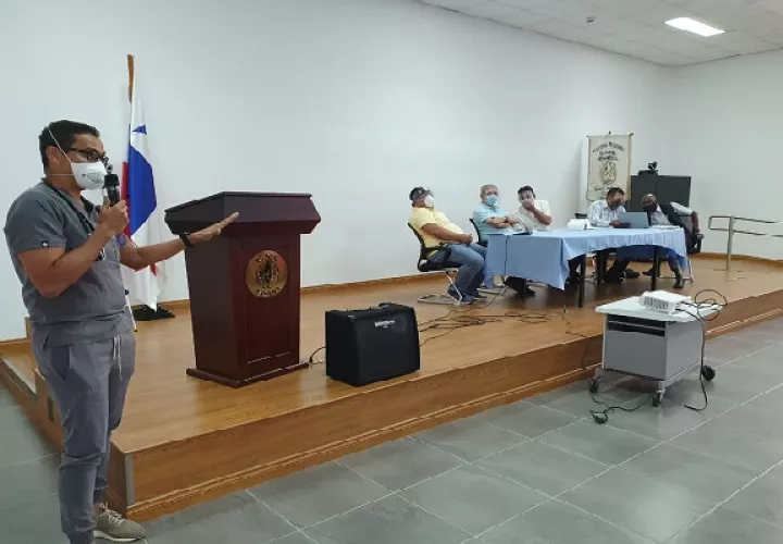 Un total de 220 especialistas cubanos llegaron a Panamá la mañana del 24 de diciembre para reforzar el sistema de salud.