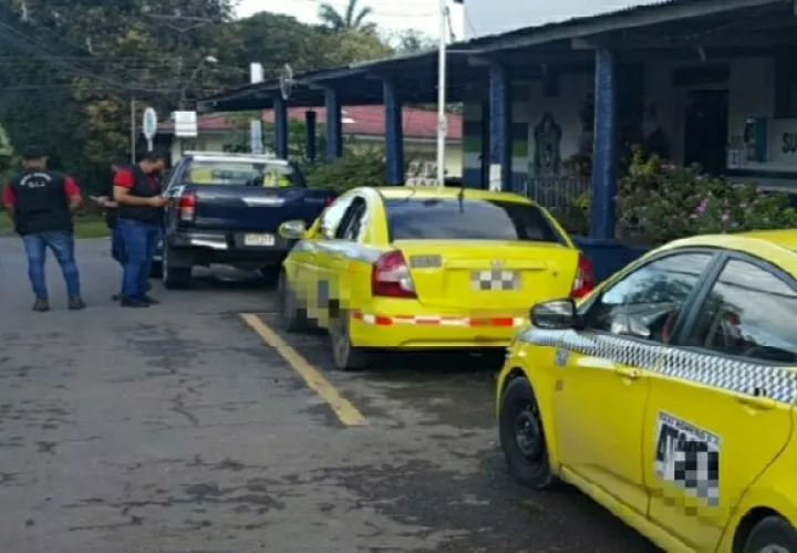 Las autoridades investigan a los dos transportistas que viajaban con unos haitianos.