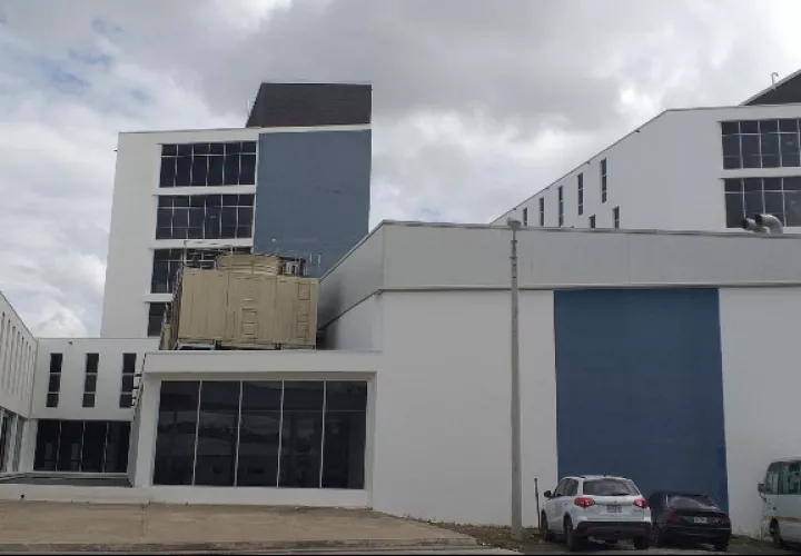 Los médicos cubanos reforzarán la atención en la Torre COVID-19 del hospital Rafael Hernández.