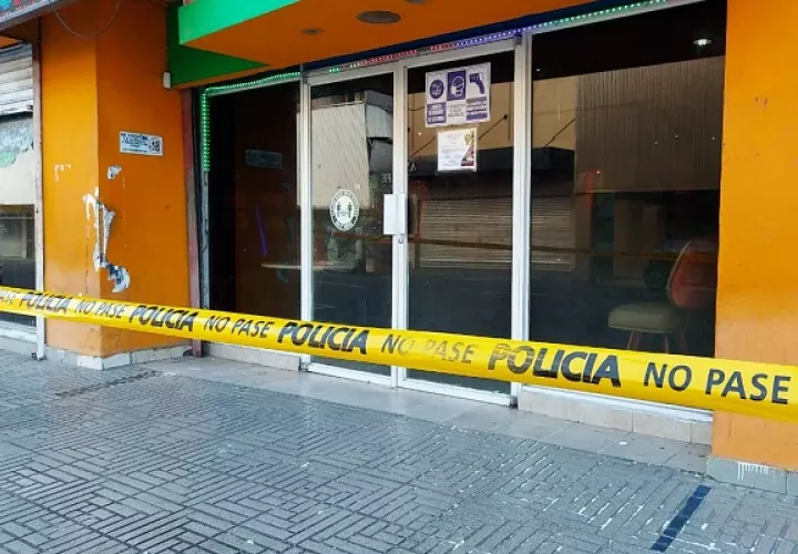 La Policía Nacional llevó a cabo una serie de operativos y además hay dos personas bajo investigación por este asalto a mano armada. 