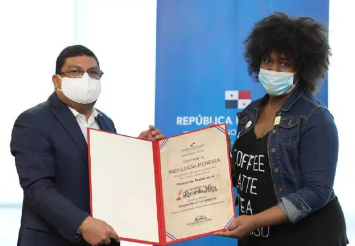 Momentos de la entrega. Cortesía