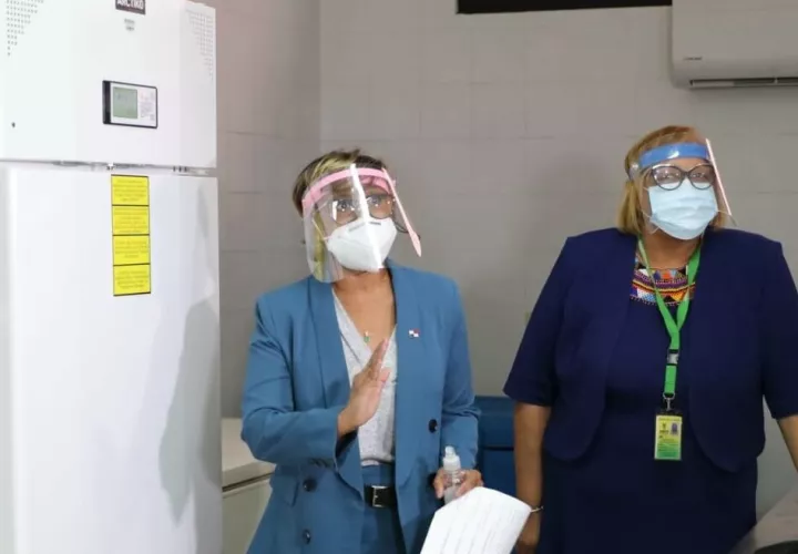 Instalación del primer congelador.