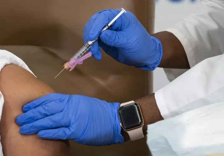 Florida recibió la semana pasada 179.400 dosis de la vacuna de Pfizer y esta semana otras 120.000. Foto: EFE
