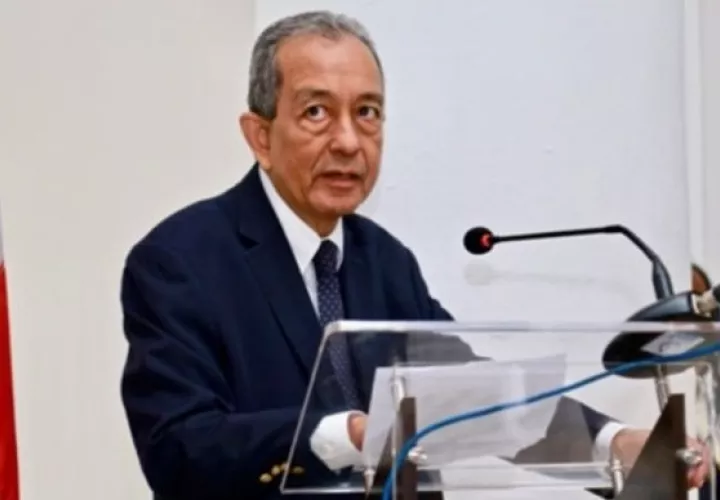  Enrique Mendoza, decano de la Facultad de Medicina de la Universidad de Panamá.