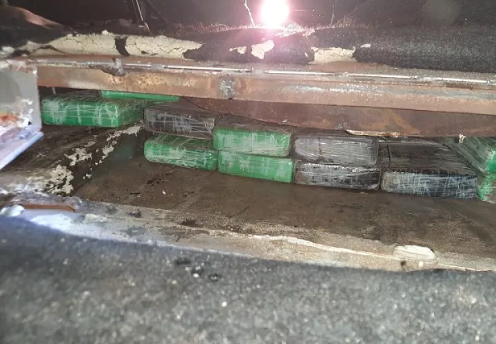 La droga estaba forrada con cinta color gris, verde y otras con cruces rojas.