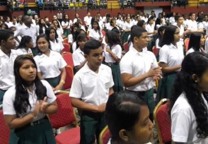 El aumento de casos de COVID-19 ha hecho que las regiones educativas del país hayan tenido que suspender las graduaciones. Archivo