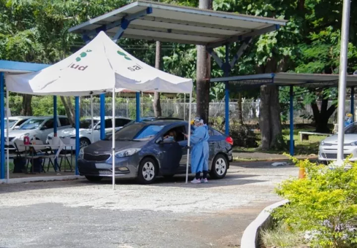 El centro de hisopado express en el colegio José A. Remón Cantera comenzó a funcionar desde finales de octubre de 2020. Foto cortesía Minsa. 