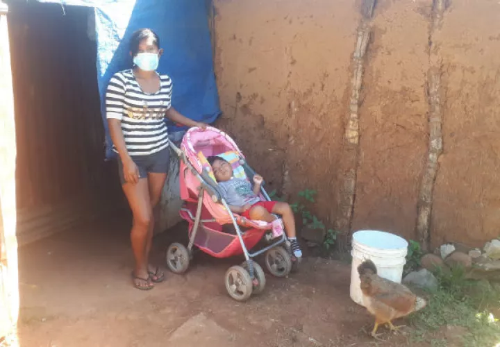 Se llevó a la familia del menor ayuda en alimentos, medicinas y otros enseres. Foto: Melquíades Vásquez.,