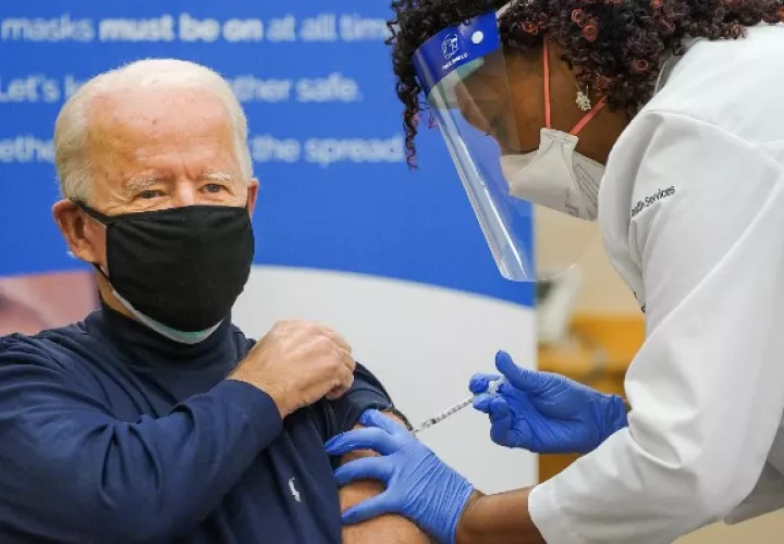  Jill Biden se puso la primera dosis antes que el presidente electo de los Estados Unidos. 