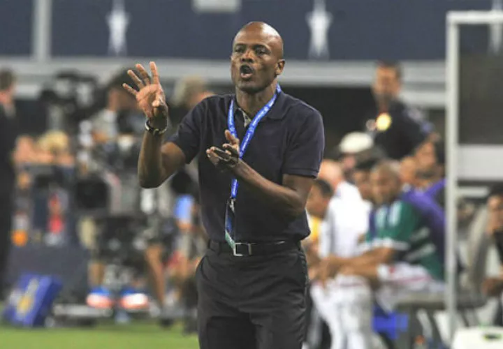 Julio Dely Valdés. 