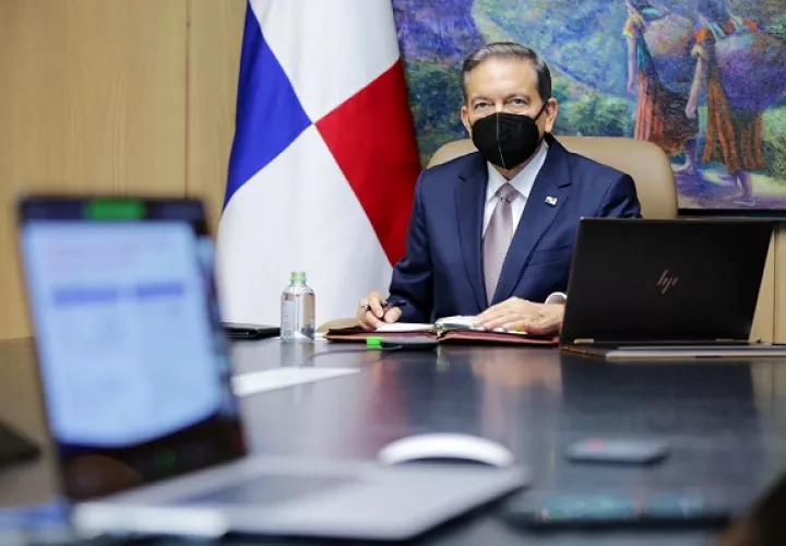 El presidente Laurentino Cortizo dijo que se la rifaría si se contagia, pero luego reculó.