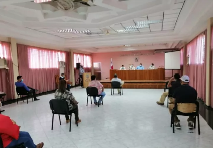 Los reclamos de los comerciantes fueron escuchados por las autoridades santeñas. Foto: Thays Domínguez