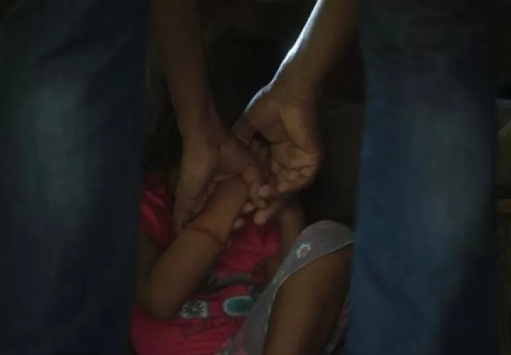 La menor de 3 años fue amordazada por los delincuentes en la casa, junto con un hombre y una mujer. Foto ilustrativa