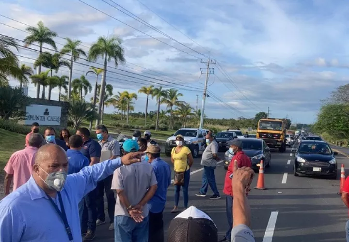 El grupo de transportistas accedió a abrir la vía e instalar una mesa de diálogo con la ATTT.