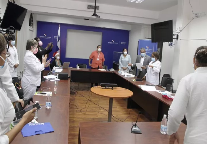 El ministro Luis Sucre y las enfermeras se reunieron hoy.