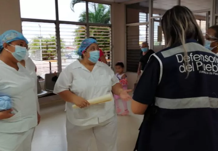 Elvia Morales, técnica de enfermería en este nosocomio, indicó que su situación es “lamentable” al no cancelarles sus salarios y no cumplir el MINSA con los cambios de etapa, que les permitiría devengar un mayor salario.