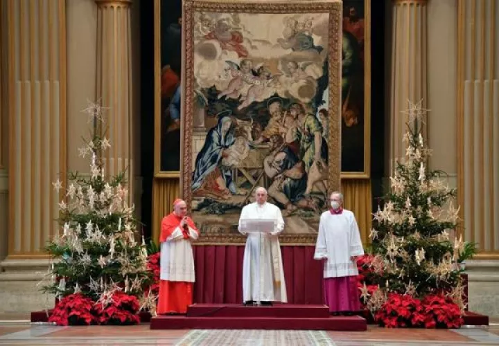 Por motivo de la pandemia, el papa pronunció en el interior de la basílica.