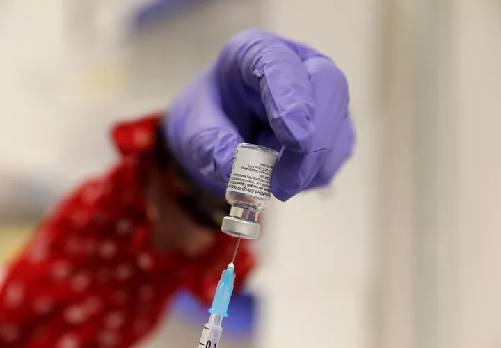 Costa Rica, país de 5 millones de habitantes, tiene un acuerdo con Pfizer y BioNTech para vacunar a 1,5 millones de personas. Foto: EFE