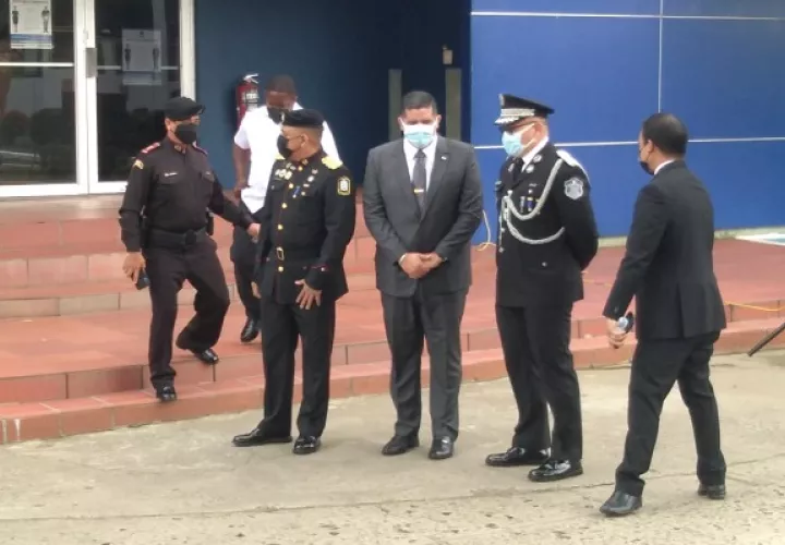 El ministro Juan Pino y el director de la PN, Jorge Miranda, asistieron al sepelio.