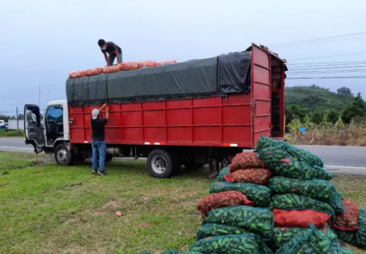 Durante fin de año se incrementa el consumo de cebolla, papa y otros rubros. Foto: José Vásquez.