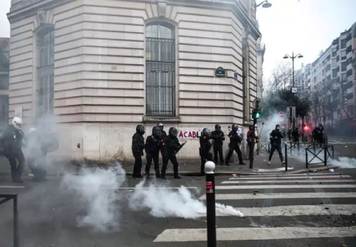 Detenidos y múltiples heridos en París, luego de los enfrentamientos. 