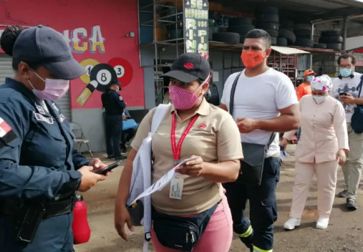 En los retenes se busca evitar la movilización de personas hacia el interior del país o playas. Foto: Eric A. Montenegro