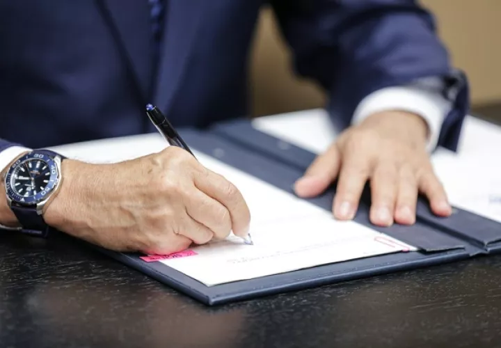 De acuerdo al mandatario esta sanción busca "impulsar la reactivación económica y aumentar el poder adquisitivo de las empresas". Foto/Cortesía