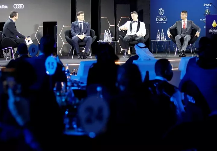 Iker Casillas, que volvió al club, recibió un premio especial.