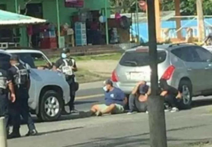 La Policía Nacional caturó a los antisociales a la altura del corregimiento de Buena Vista. Foto: Diómedes Sánchez S.