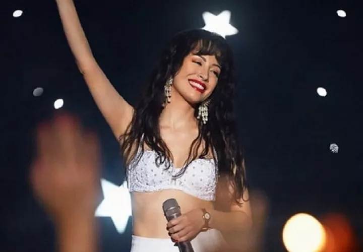 Christian Serratos interpreta a Selena en la serie. Foto: Netflix