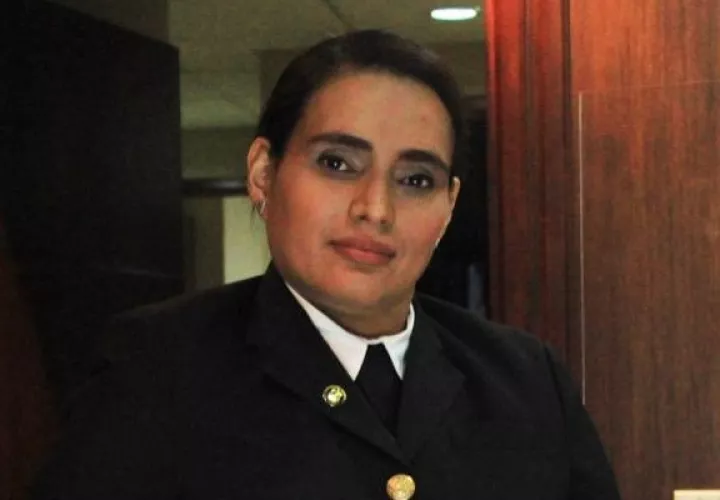 La capitana Tapia tiene más de 15 años de pertenecer a la Apom, cuenta con 16 años de experiencia como navegante y 15 años de ser oficial.