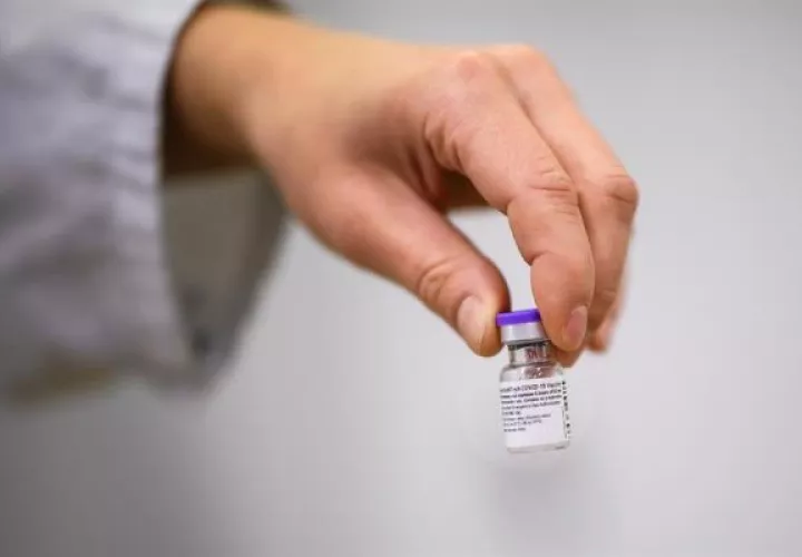 Entregan 9,750 primeras vacunas de Pfizer/BioNTech.