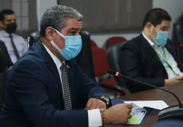 El ministro Luis Sucre tendrá que brindar explicaciones.