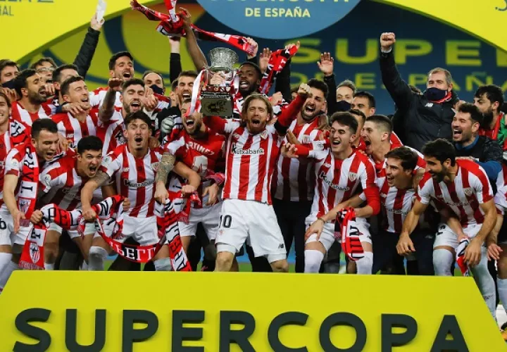 Jugadores de Athletic Club festejan. Foto:EFE