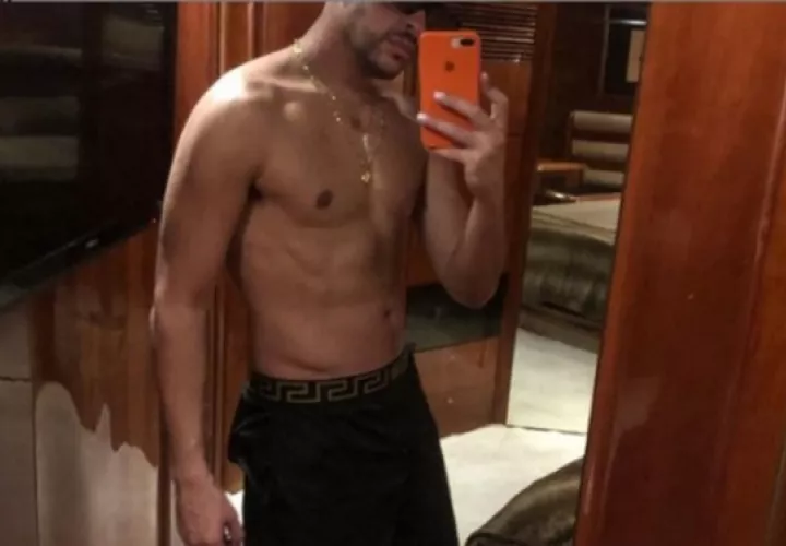 Lo que más llamo la atención fue su abdomen marcado. Foto: Instagram / @badbunnypr