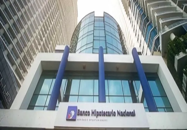  los ciudadanos pueden colocar las denuncias a través de las siguientes opciones: página web en la sección de denuncias, redes sociales @bhnpanama y a través de las líneas telefónicas 502-0000 ó 502-0001. 