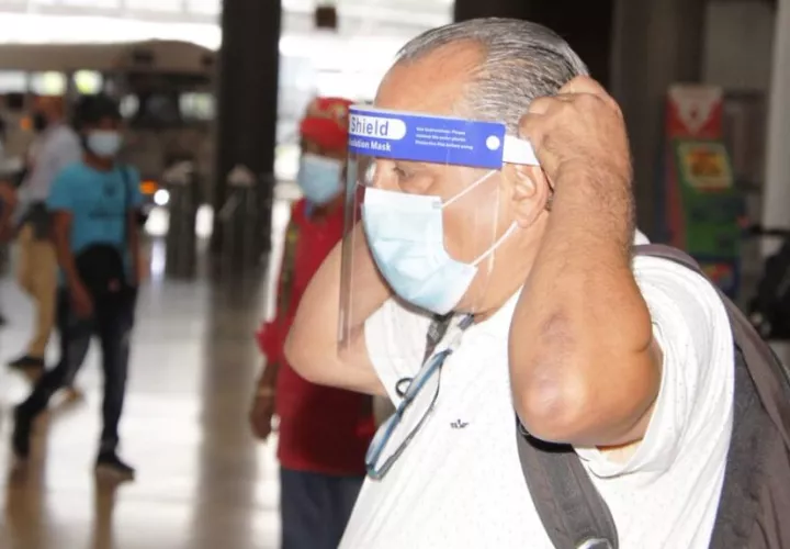 La careta facial no reemplaza el uso de las mascarillas.