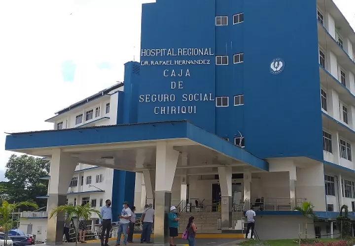 Los médicos cubanos llegaron para reforzar el equipo sanitario en el hospital Rafael Hernández. Archivo 