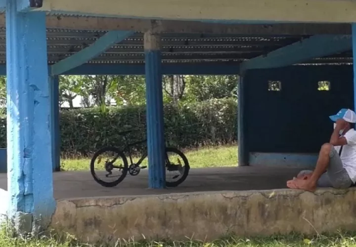 La situación es igual de preocupante en el poblado de Las Huacas, en donde se han reportado caos de maltrato a hombres, según testimonio de los propios residentes e incluso el suicidio de un joven.