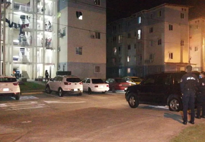 Este suceso de violencia se dio en la Torre H-153, cuando varias personas se encontraban en la parte baja del edificio, y es cuando se inicia la balacera, pasadas las 7:00 de la noche.