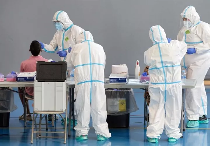 Los médicos instaron a la población a no bajar la guardia.