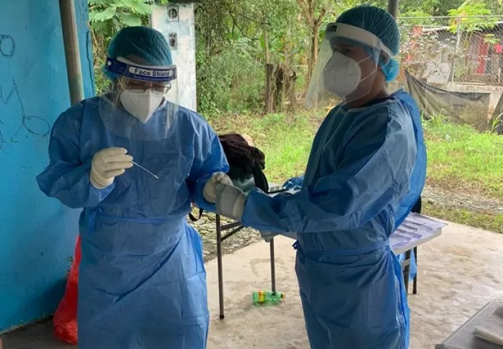 Personal de salud aplicó 9,916 pruebas de detección de contagio en las últimas 24 horas. Foto cortesía Minsa