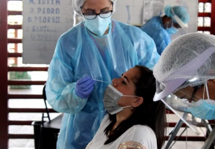 un total de 2,743 pacientes contagiados con el nuevo coronavirus permanecen hospitalizados. Foto:Cortesía
