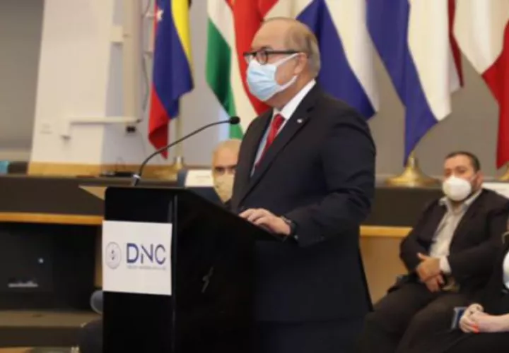 La instalación del diálogo se realizó mediante un acto en el que hablaron tres expositores, incluyendo el director de la CSS, Enrique Lau. Foto de la CSS