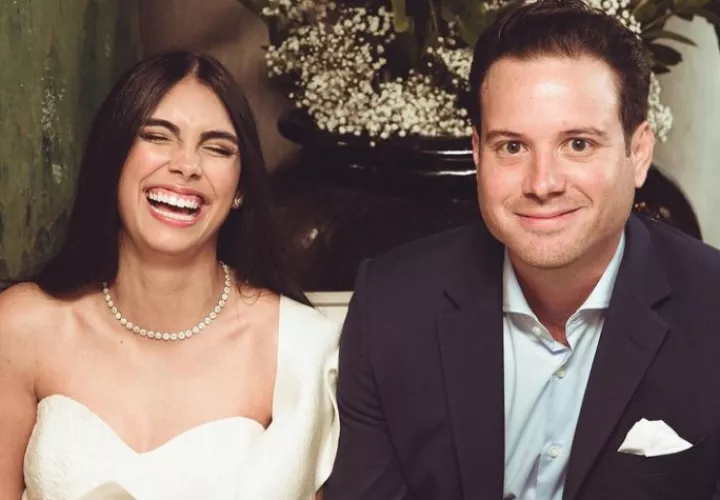 Elizabeth Grimaldo y su esposo. Instagram