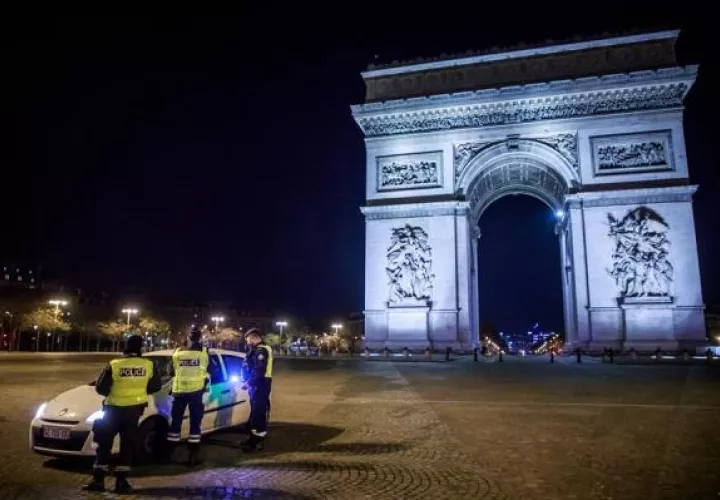Endurecen toque de queda en Francia.
