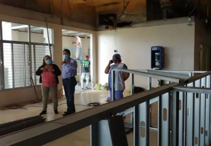 La cafetería del hospital Nicolás A. Solano también ha sido habilitada como sala de atención. Foto: Eric A. Montenegro..