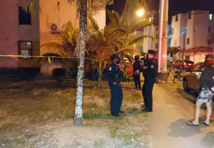 El cuerpo fue levantando por unidades de Criminalística pasada las 11.30 pm del 6 de enero en la comunidad de Irving Saladino en el corregimiento de Sabanitas en las afueras de la urbe colonense.